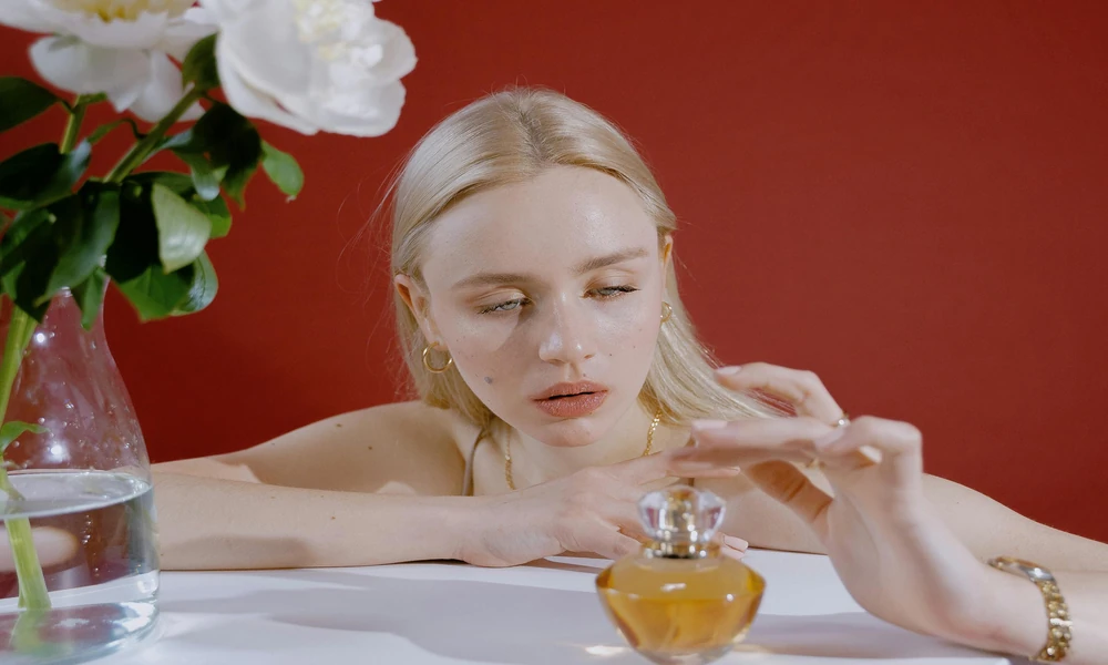 Feminine Perfumes Featuring Layered Aromas For Memorable Daily Wear